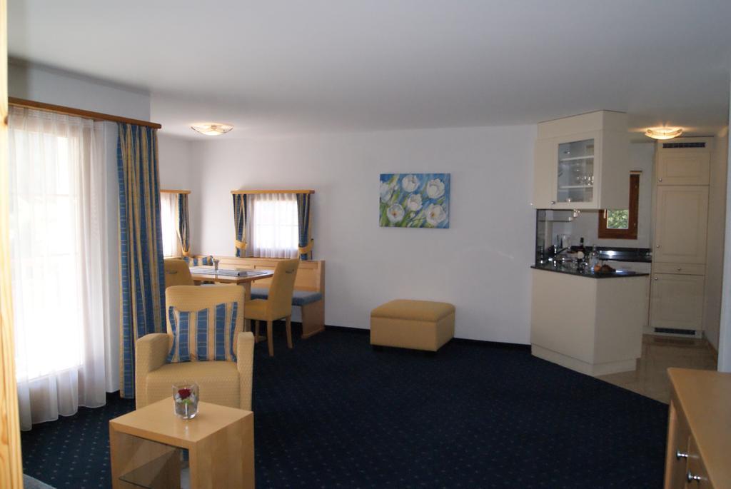 Ferienwohnungen Hotel Allegra ツオウ エクステリア 写真