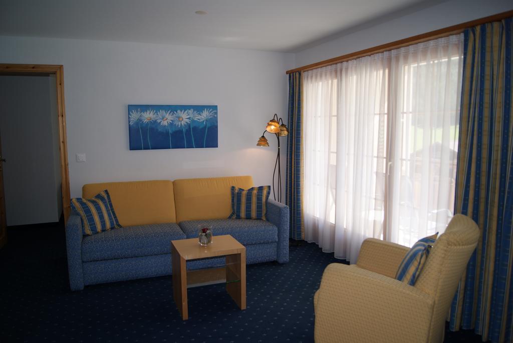 Ferienwohnungen Hotel Allegra ツオウ エクステリア 写真