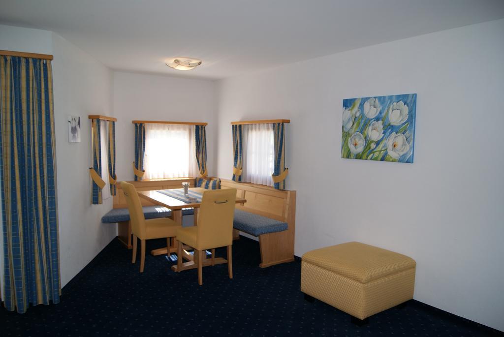 Ferienwohnungen Hotel Allegra ツオウ エクステリア 写真