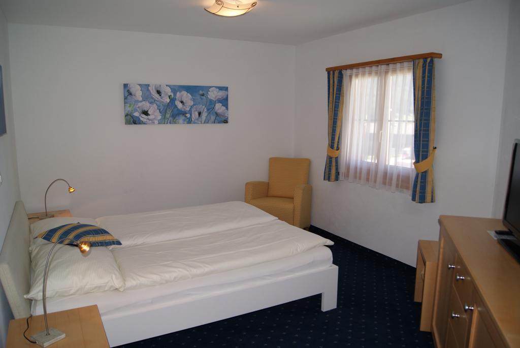 Ferienwohnungen Hotel Allegra ツオウ エクステリア 写真