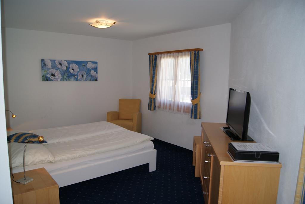 Ferienwohnungen Hotel Allegra ツオウ エクステリア 写真